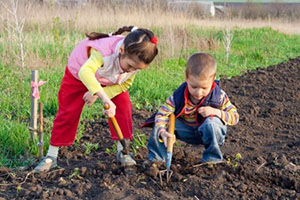 gardening children13318382 s