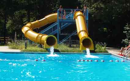 DIVING POOL WITH WATER SLIDES